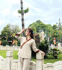 Áo Lam đi Chùa - Mẫu KaTe Tim Xéo 3 nút, Màu Kem